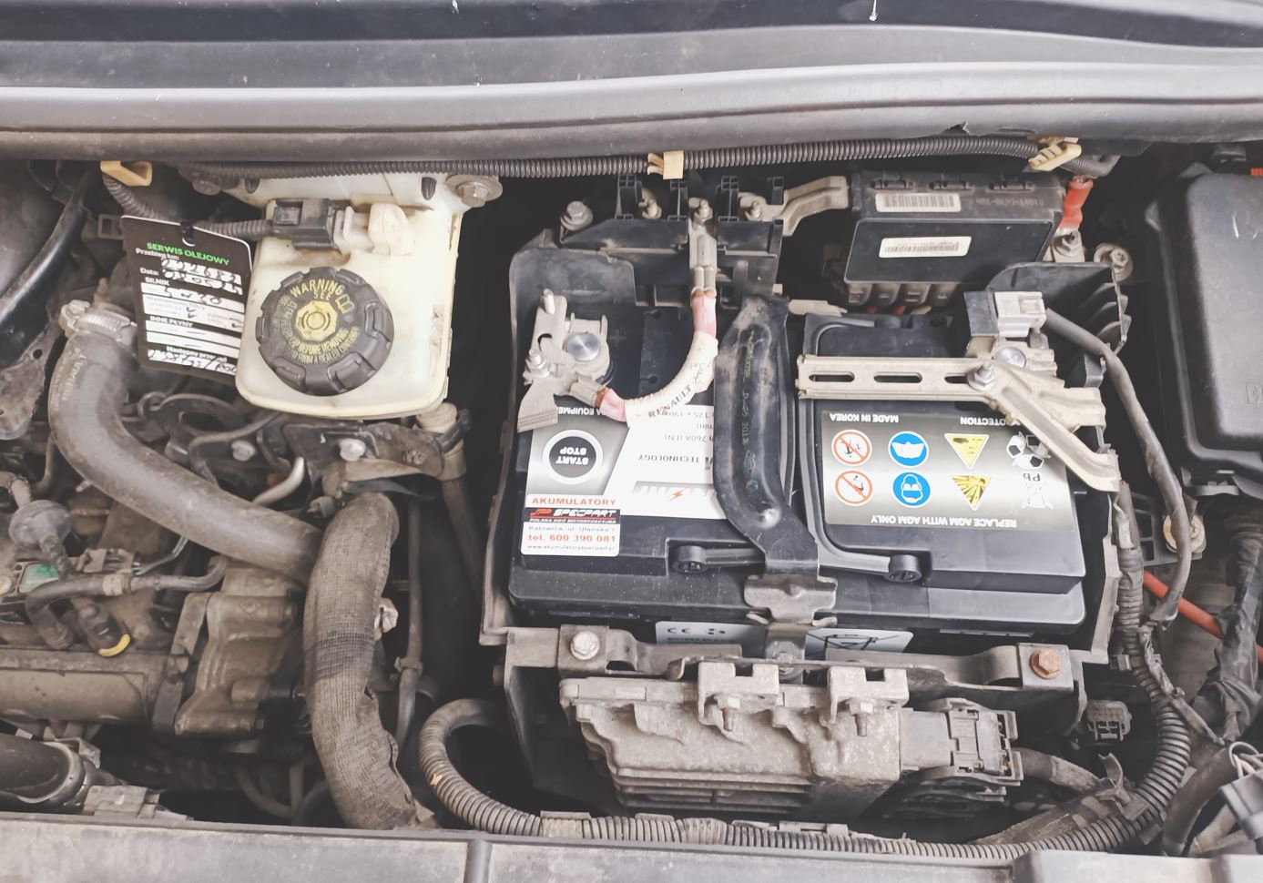 Akumulator zamontowany w Renault Scenic 1.2 TCe benzyna start-stop 2013 rok